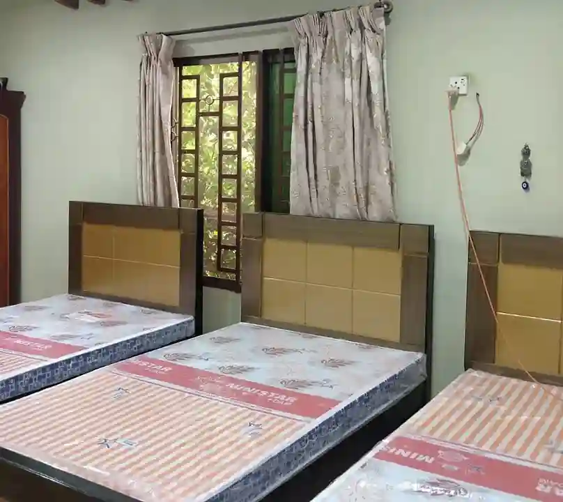 Home 17 Tulips Girls hostel room Multan, image
